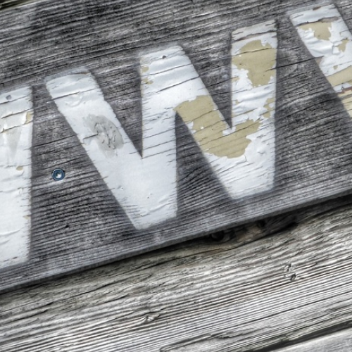 買個域名需要多少錢？.cn 28元/年 續費58元/年